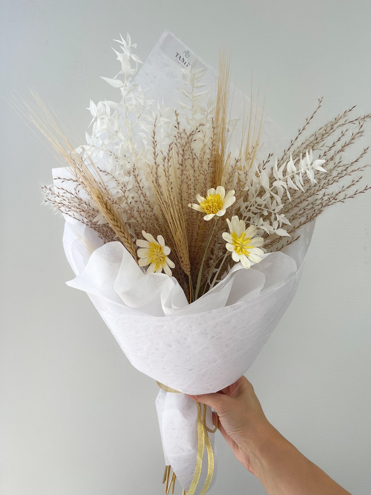 Neutral Dried flower wrap - Natural Flowers Tanit Florist